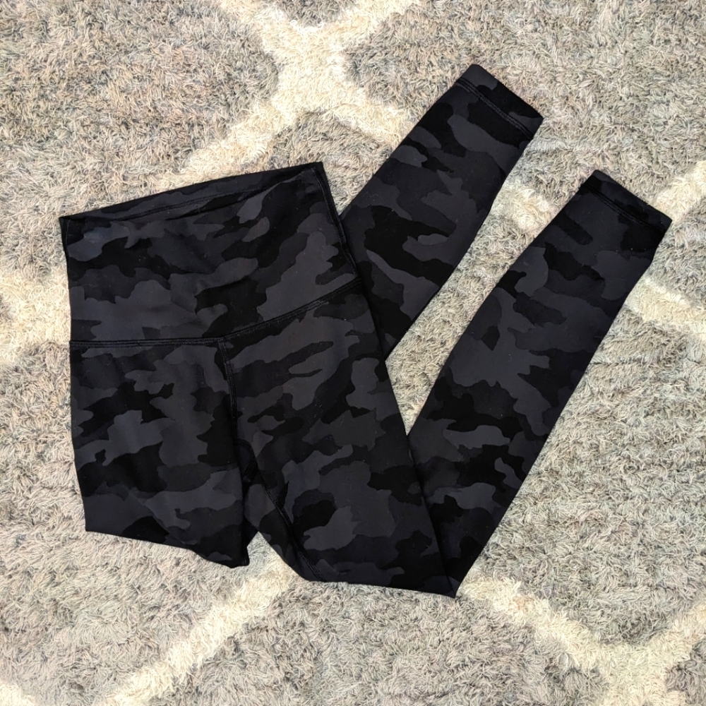 Lululemon Black/Grey Camo Leggings Size 2, 25" Length, High Rise